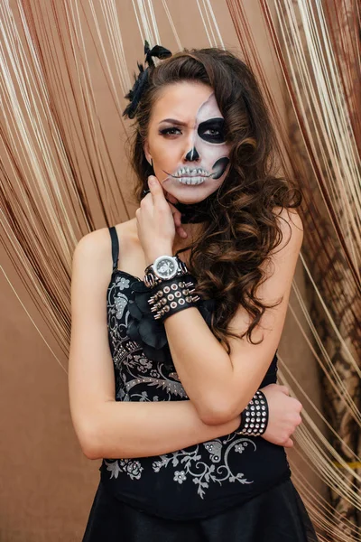 Portrait of young woman with skull make-up. — Stock Photo, Image