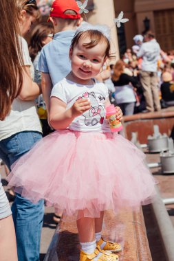 Çorba kabarcıklar gün selebration. Çocuklar sabun üfleme vardır .