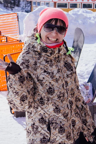 Chica snowboarder sonriente — Foto de Stock