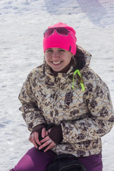 Smiling snowboarder girl — Stock Photo, Image