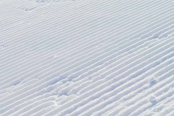Χιόνι σειρών από μια μηχανή χιονιού — Φωτογραφία Αρχείου