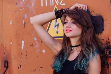 Renkli makyaj ile genç güzel kız