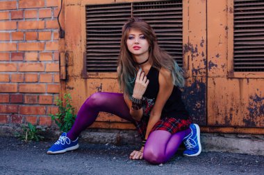 Renkli makyaj ile genç güzel kız