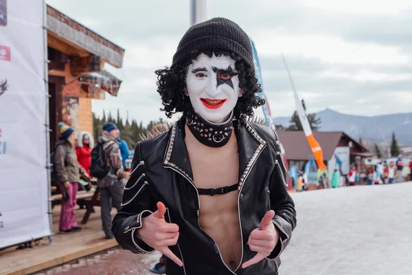 Uomo vestito come Paul Stanley dei Kiss — Foto Stock