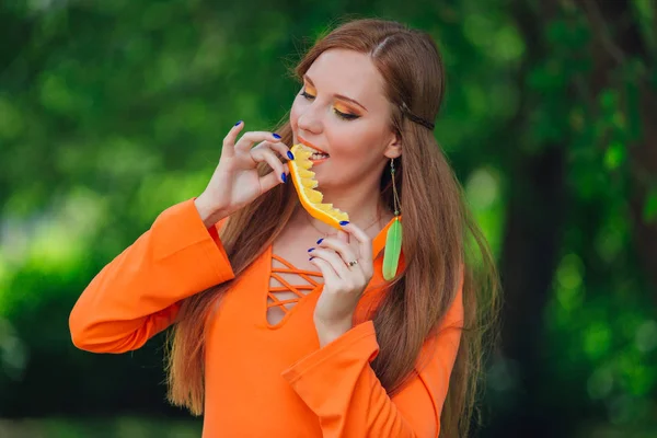 Portrait Pretty Red Hair Woman Holding Juicy Delicious Orange Summer — Stock Photo, Image