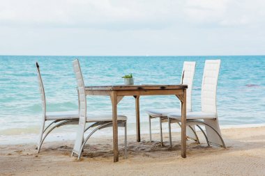 Tropik sahilde Restoran