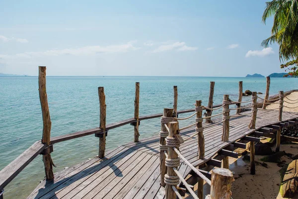 Paradise beach with wooden bridge — Stock Photo, Image