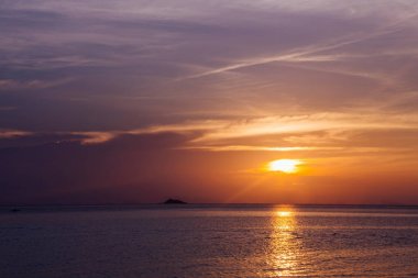 Şaşırtıcı bulutlu gün batımı