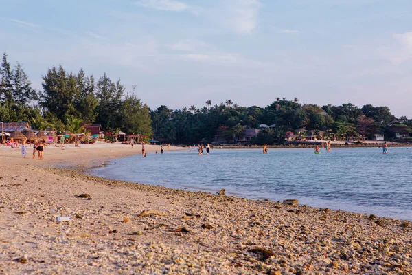 Tropical island with sandy beach — Stock Photo, Image