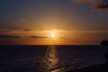 Şaşırtıcı bulutlu gün batımı