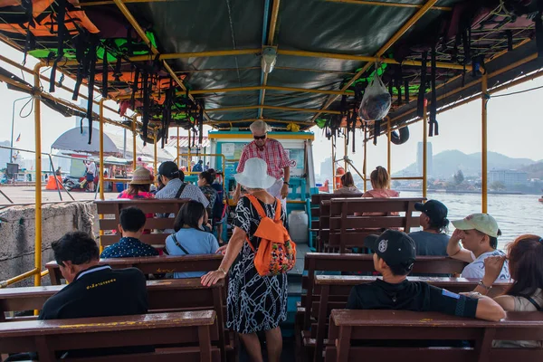 Sriracha Chonburi Thailand February 2018 Tourists Traveling Ferry Koh Sichang — Stock fotografie