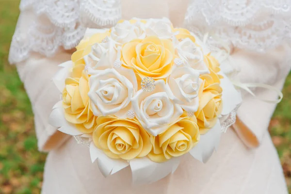 Wedding Bouquet Made Yellow White Artificial Roses Bride Hands — Stock Photo, Image