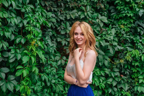 Portrait Young Beautiful Woman Make Curly Blond Hair Standing Next — Stock Photo, Image