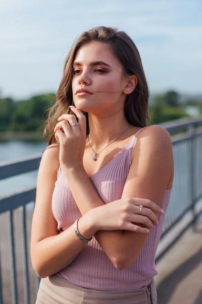 Primer Plano Del Cálido Retrato Verano Una Joven Mujer Hermosa — Foto de Stock