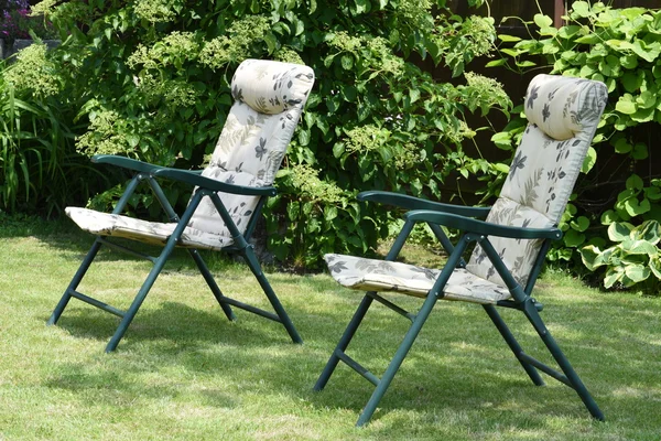 Garden chairs in the garden — Stock Photo, Image
