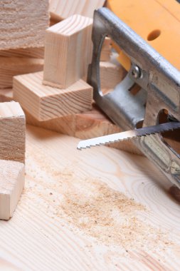 Tuğla closeup ile elektrikli testere