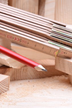 Marangozluk aletleri ahşap tuğla ile