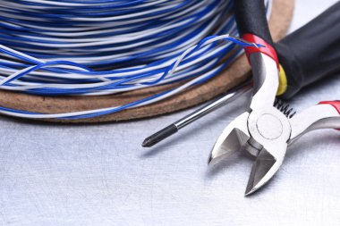 Kablo ve araçlar için elektrikli 