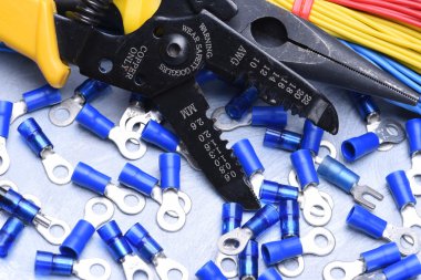 Yalıtım striptizci elektrikli teller, kablolar ve bileşenleri