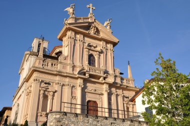 Brunate, Como Gölü kilisede