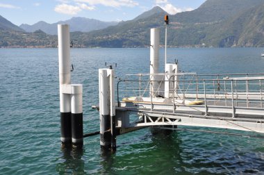 Como Gölü'nün iskelede