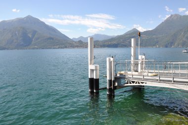 Como Gölü'nün iskelede