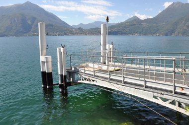 Como Gölü'nün iskelede