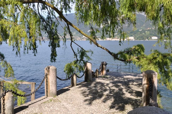 Pontile di pietra sul Lago di Como — Foto Stock