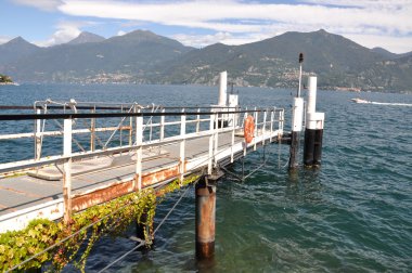 Como Gölü'nün iskelede
