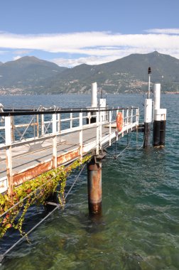 Como Gölü'nün iskelede