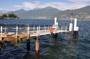 Como Gölü'nün iskelede