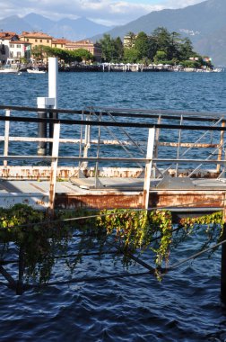 Como Gölü'nün iskelede