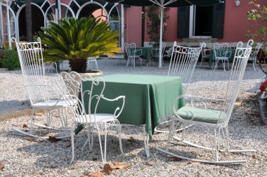 Cafe sandalye ve masa