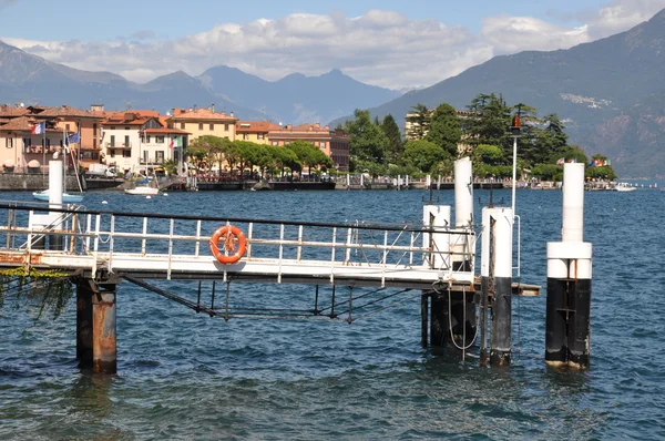 Molo nad jeziorem Como — Zdjęcie stockowe