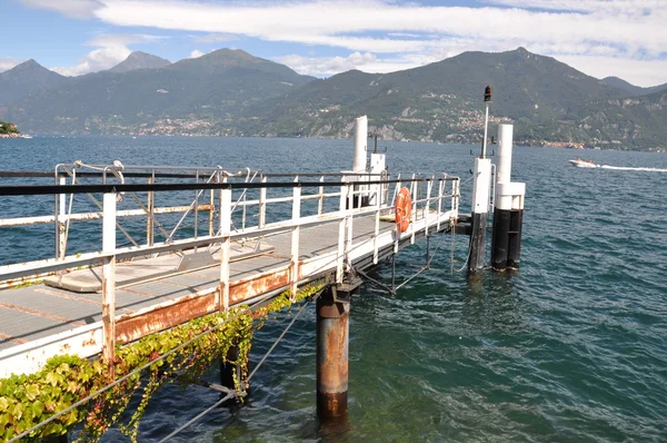 Como Gölü'nün iskelede