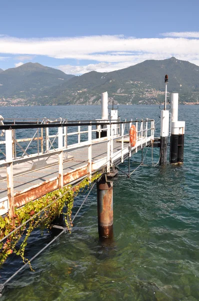 Como Gölü'nün iskelede