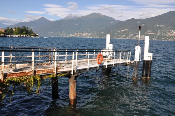 Jetty en el lago Como — Foto de Stock