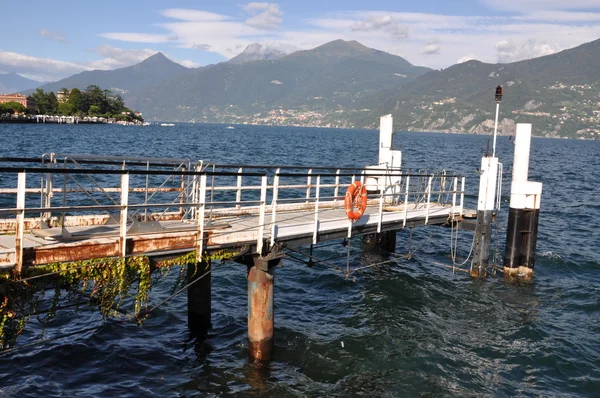 Como Gölü'nün iskelede