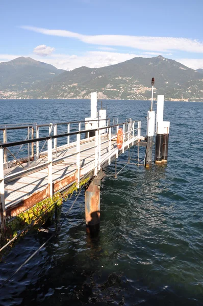 Como Gölü'nün iskelede