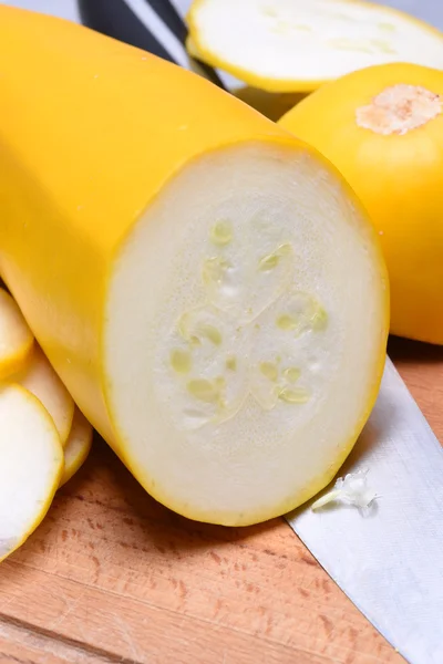 Sliced zucchini and knife on a wooden board — Stock Photo, Image