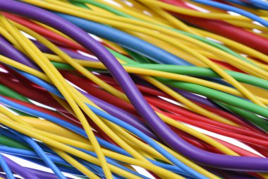 Renkli elektrik kabloları