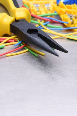 Elektrikçi ve kablolar için Araçlar