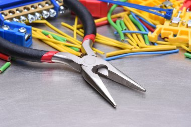 Elektrikçi ve kablolar için Araçlar