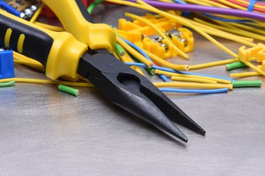 Elektrikçi ve kablolar için Araçlar