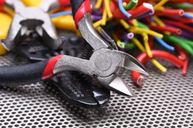 Elektrikçi ve kablolar için Araçlar