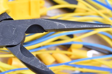 Elektrik pense ve kabloları