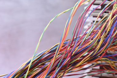 Renkli elektrikli tel ve paneli 