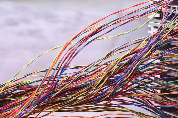 Renkli elektrikli tel ve paneli — Stok fotoğraf