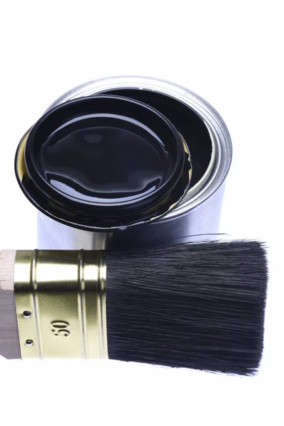 Schwarze Farbdose mit Pinsel — Stockfoto