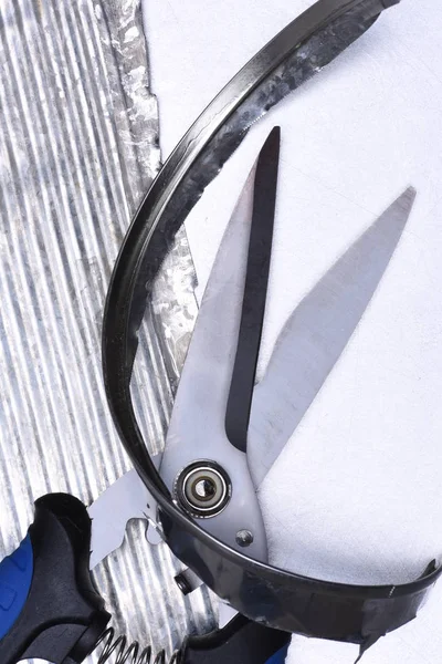 Cutting tool and sheet metal — Stock Photo, Image